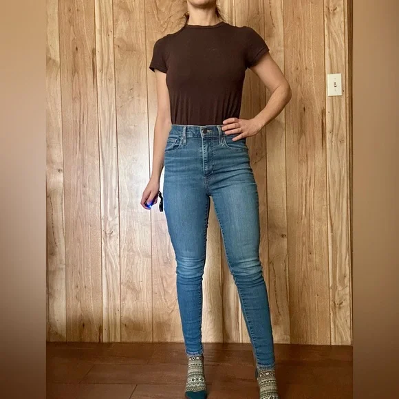 Levi's High Rise Skinny Jeans - Picture 1 of 12